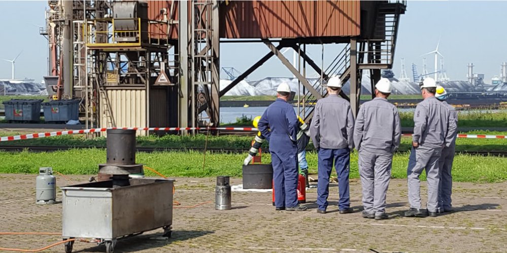 kleine blusmiddelen peroneel wordt jaarlijks getraind voor de BHV